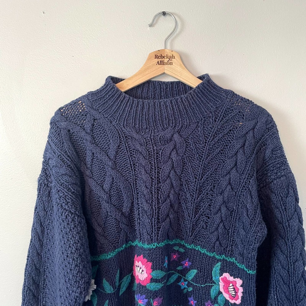 Vintage Hand Knit Cable Knit Floral Sweater in Navy Size Small - Picture 2 of 13